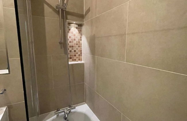 Chic Victorian Flat in Private Estate - Mile End! - Foto 15