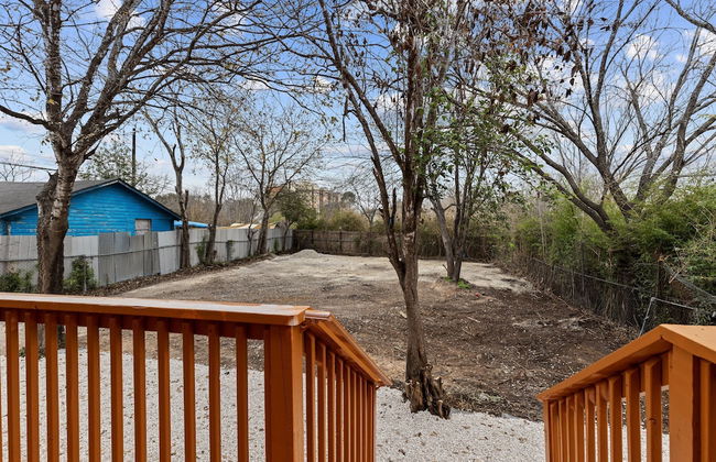 Inviting 4br/2.5ba Downtown Home With Ample Space! - Photo 14