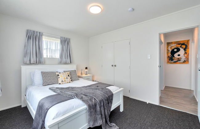 Bright 3 Bedroom near St Lukes Mall 3 - Photo 4