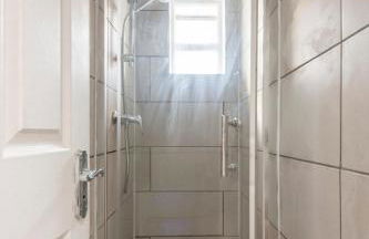 Lovely 3-bed 20 minutes to Central London - Photo 32