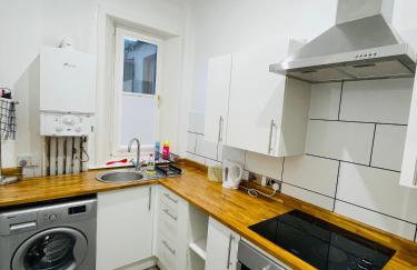 1 Bedroom Pet Friendly Apt Wd Free Wifi, Parking, Netflix & Pool Table. Sleeps 3 - Photo 58