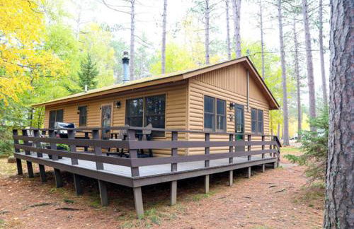 Cozy 3 Bedroom House - Prime Location - Birch Lake - Parking - CB06 - Foto 1