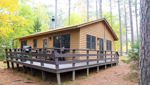 Cozy 3 Bedroom House - Prime Location - Birch Lake - Parking - CB06 - Foto 1, Garden