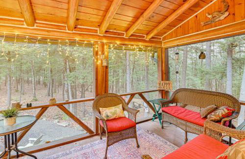 On-Site Pond and Trails Lake Luzerne Cabin - Foto 34