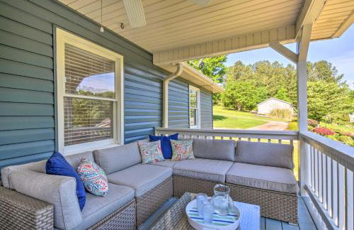 Lakefront Townville Gem with Boat Dock and Kayaks - Foto 24