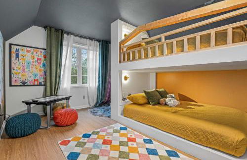 Newly Renovated Luxe Home near Asheville | Pool, Hot Tub, Theater & Games! - Foto 41