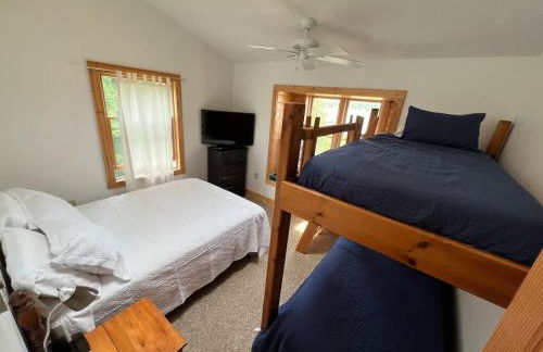 'Northside' Cottage w screened in porch - Photo 4