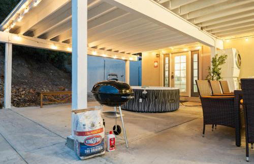 Entire Private Home with 4 Bedrooms 2 Bathrooms, 6 Beds, Hot Tub, King Bed, 6 Parking, Big Yard, Available Now - Foto 24