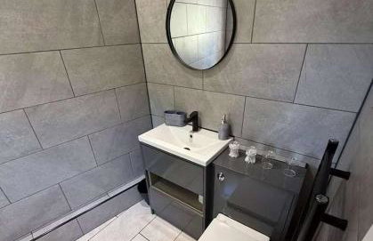 Modern 2 Bedroom Private Detached Cottage With HotTub - Foto 8