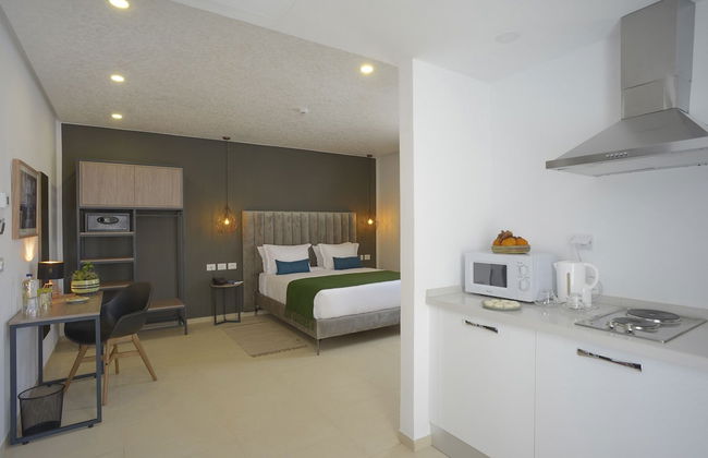Maia Hotel Suites - Photo 28
