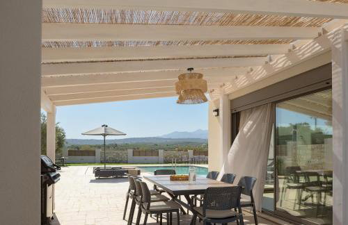 CaMa Villa, Pool, Landmark Views & Iconic Design, By ThinkVilla - Foto 2