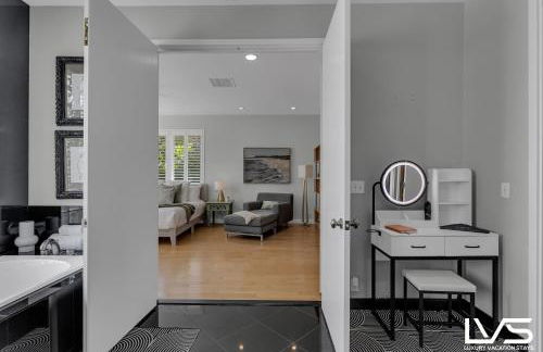 New Royal 80ft Waterfront Wlk2Beach HotPool Spa KitchenBBQ - Foto 72