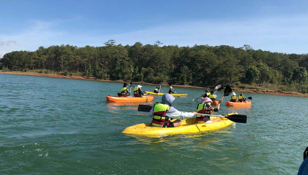 Durante o tour de caiaque pelo lago
