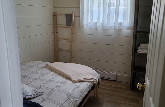 Breezy Bay Waterfront Cottage - Photo 3