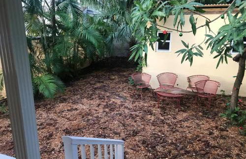 Key West Style Historic Home in Coconut Grove Florida The Yellow House - Foto 20