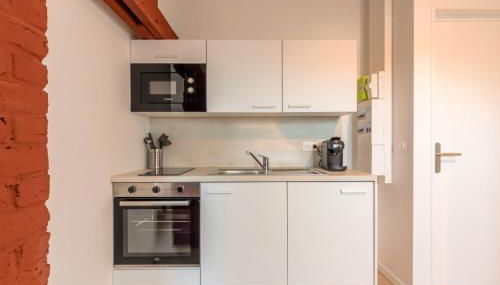 Studio sous les combles côté rue, parking gratuit - Foto 5