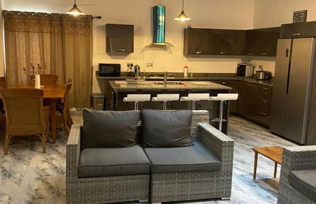 3 Bed Villa-private Garden-offstreetparking-aircon - Photo 27