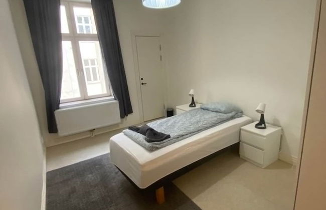 Elegant Apartment in the City - Photo 3