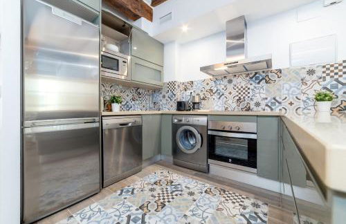 FLORIT FLATS - CATHEDRAL LUXURY TERRACE FLAT 2BR 2BA AC Wifi - Photo 15