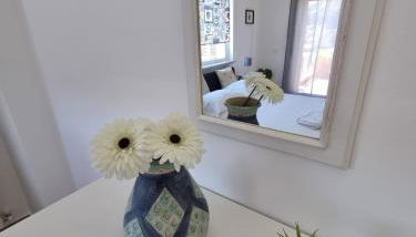 CITY HOUSE & FREE PARKING by Perry-Holiday moderno, panoramico e comodo fino a 6 ospiti - Foto 2