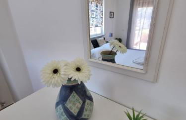 CITY HOUSE & FREE PARKING by Perry-Holiday moderno, panoramico e comodo fino a 6 ospiti - Foto 2