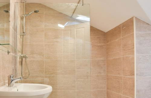 Carpenters Cottage - Photo 11