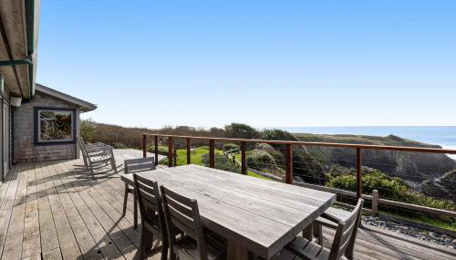 Luxe Remodeled Oceanfront Home on the Bluff - Foto 3