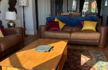 Large family home, sea view, hot tub, beach 5 min walk, dog friendly - Photo 5