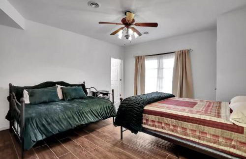 5 Bedroom Suites Hot Tub Jacuzzi Tub & Game Room - Photo 49