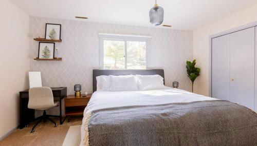 Cozy 2BR condo w/ valley views - Foto 2, wardrobe