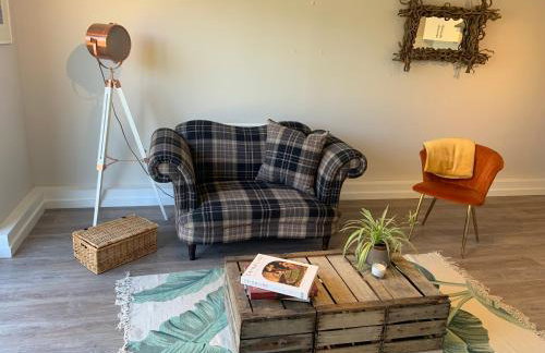 1-bed - Sleeps 2 - Pet Friendly w Parking - Foto 15