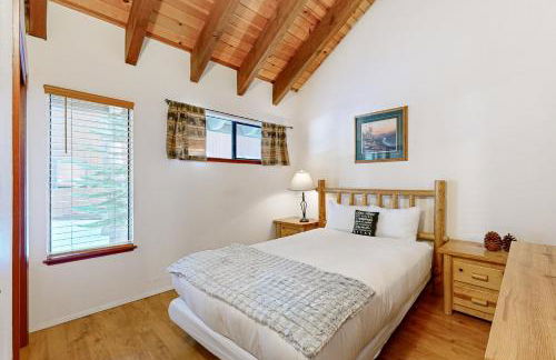 Less Than 2 Mi to Tahoe Donner Ski Resort Serene Retreat - Foto 14