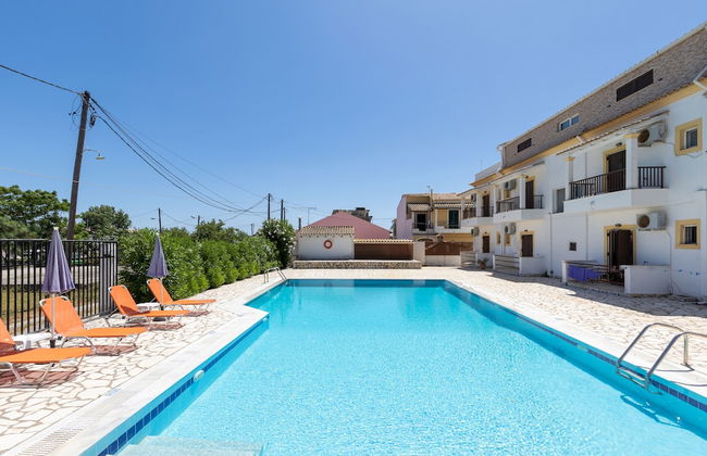 Dora Pool Studios by Konnect, 150m from the Beach - Photo 11