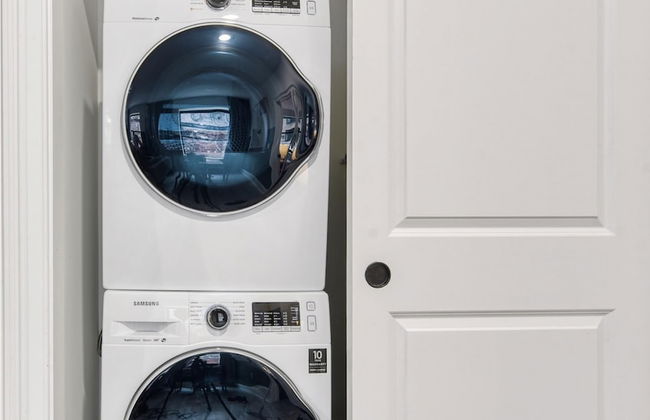 Sosuite Juliet Balcony 1BR Apt w W D Desk - Photo 19