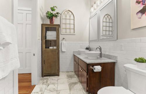 Upscale 3 Bed 2 Bath Private Home in Uptown New Orleans! Close to Magazine Street, Universities, & French Quarter - Photo 15