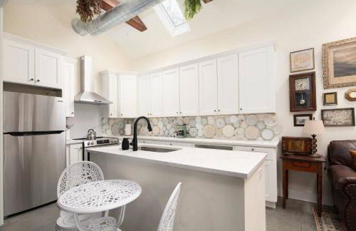 Quaint Cottage in DTown Lex, 15 mins to Horse Park - Photo 17