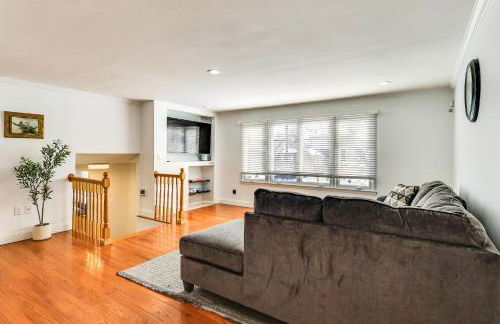 Family Fun in Scotch Plains! Home with Game Room - Foto 2