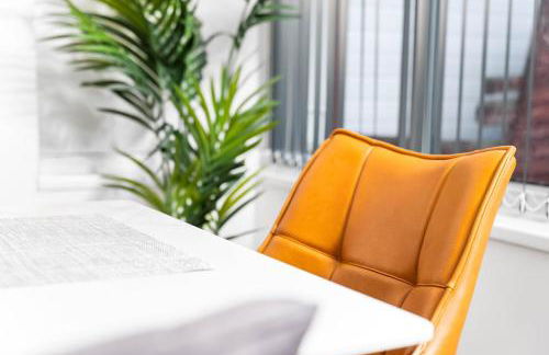 Marcot House Modern 5 bedroom house Solihull 10 mins drive from bhx & nec private off road parking - Foto 8