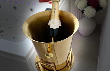 Cocon Diamant - Nuit Romantique - Jacuzzi et Sauna - Hyper-Centre - Foto 8