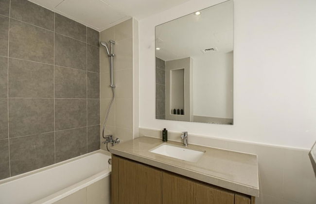 Elegant 3 BR Dubai South - Photo 34