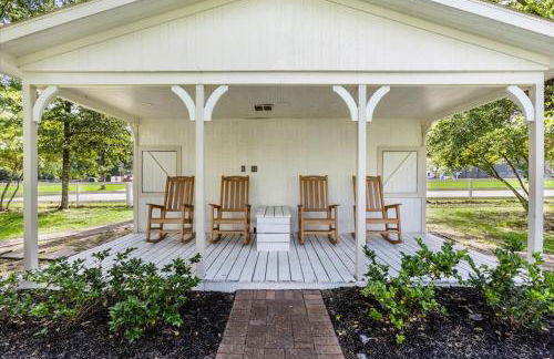 The LUX at West Event & Stay, Pool, Golf & Pickle - Foto 57