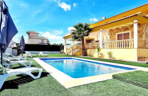 The Grand Pool Chalet and BBQ - Photo 1