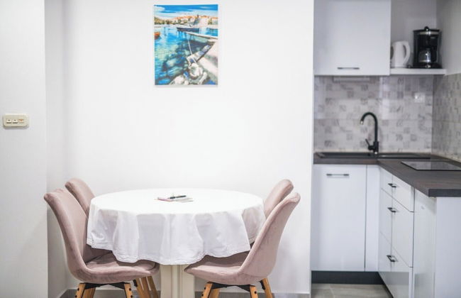 M & J Central Suites - Photo 51