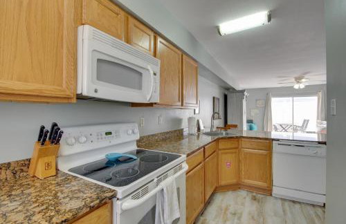 Near Beach and Casinos Biloxi Condo with Pool Access - Foto 9