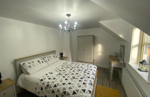 Rostrevor Valley 6-Br Sleeps 20 w Hot Tub & View - Photo 23