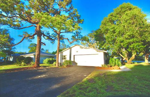 Coastal Village Retreat - Photo 24