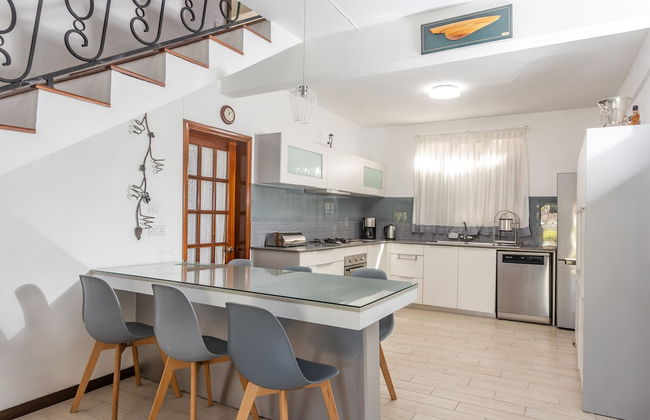 Villa with Heated Pool - Photo 11