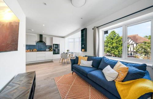 Newly Refurbished 2 Bed Flat - Photo 30