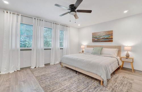 Treehouse Retreat 2Bed 2Bath Entire Townhome in The Woodlands - Foto 6