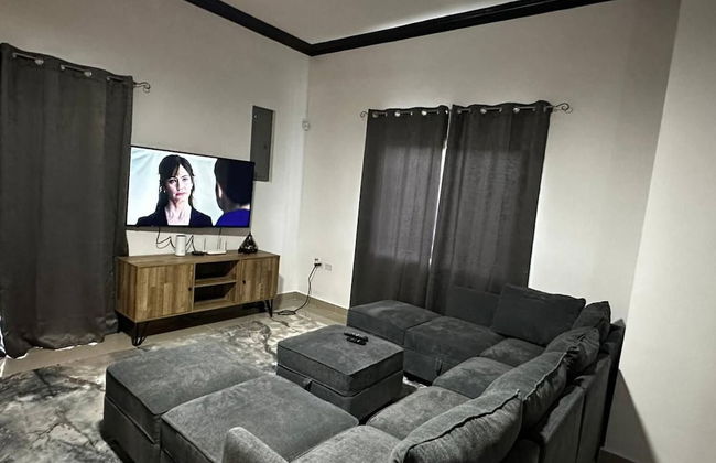 Luxury Living- Modern - Contemporary Home With Brand New Pool in Manor Park - Foto 8